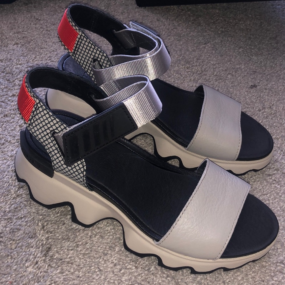 NWOT Sorel Kinetic Sandal